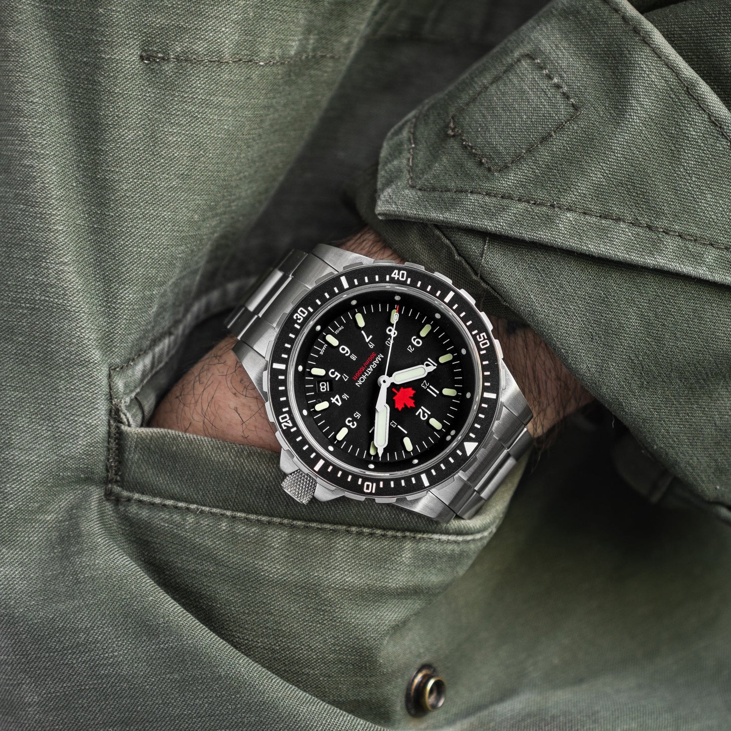 RED MAPLE JUMBO DIVER'S QUARTZ (JSAR) WITH STAINLESS STEEL BRACELET - 46MM