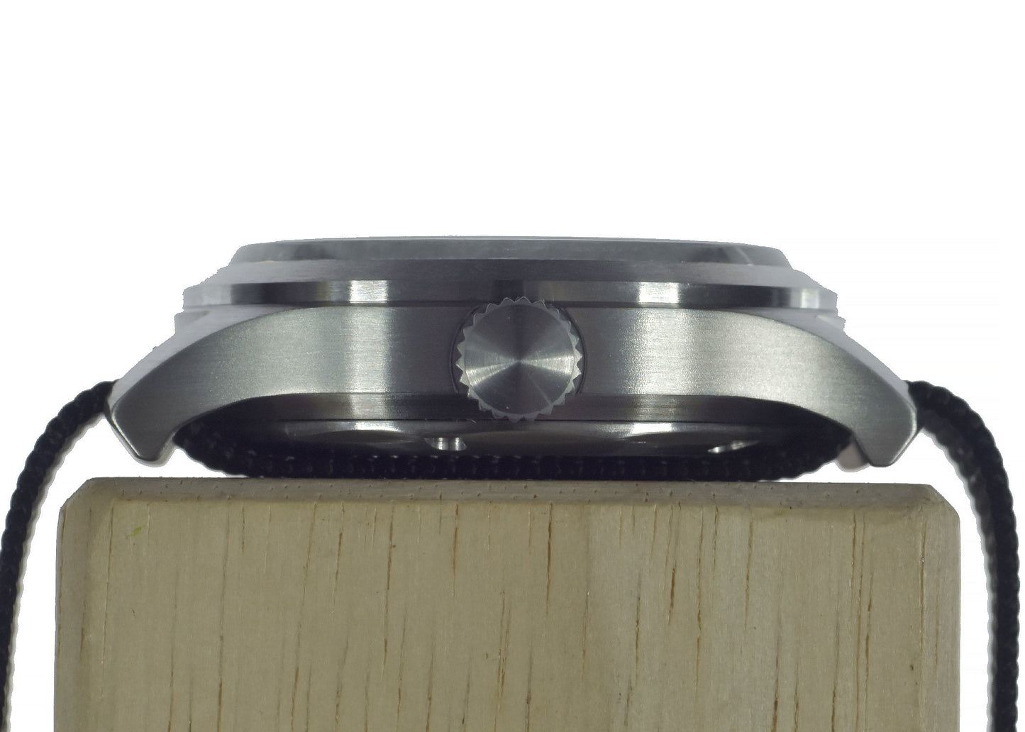 MWC GG-W-113 Classic 1960s/70s U.S Pattern Vietnam War Issue Watch with 24 Jewel Automatic Movement and 100m Water Resistance