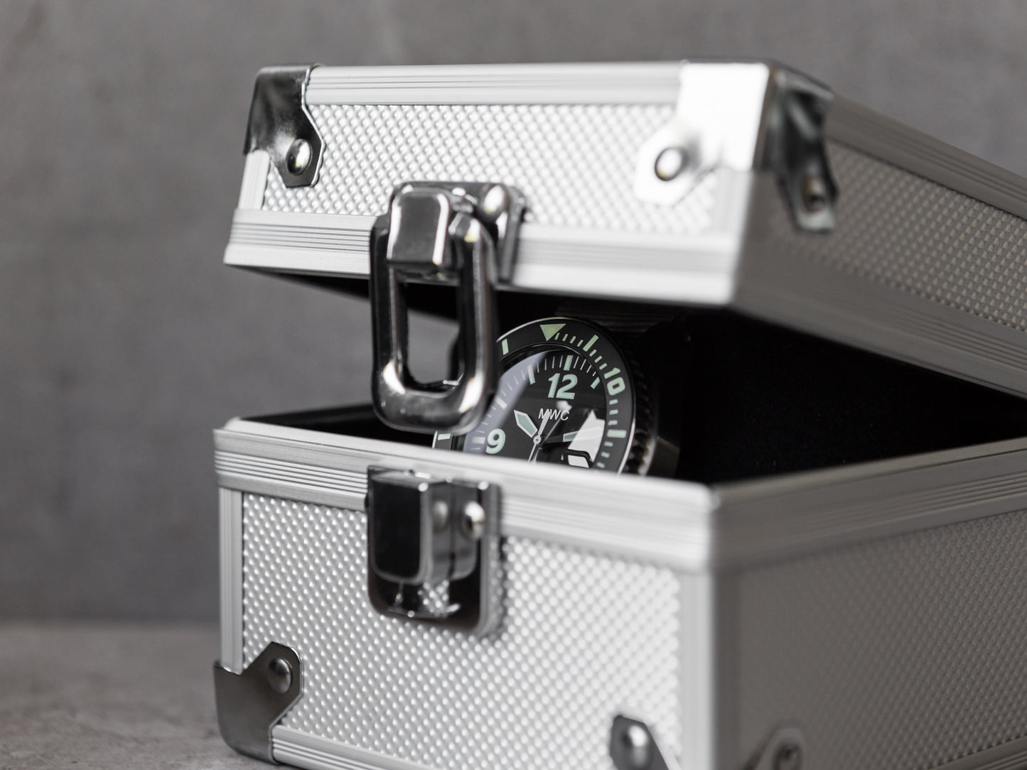 MWC "Depthmaster" 100atm / 3,280ft / 1000m Water Resistant Military Divers Watch in Stainless Steel Case with Helium Valve (Quartz)