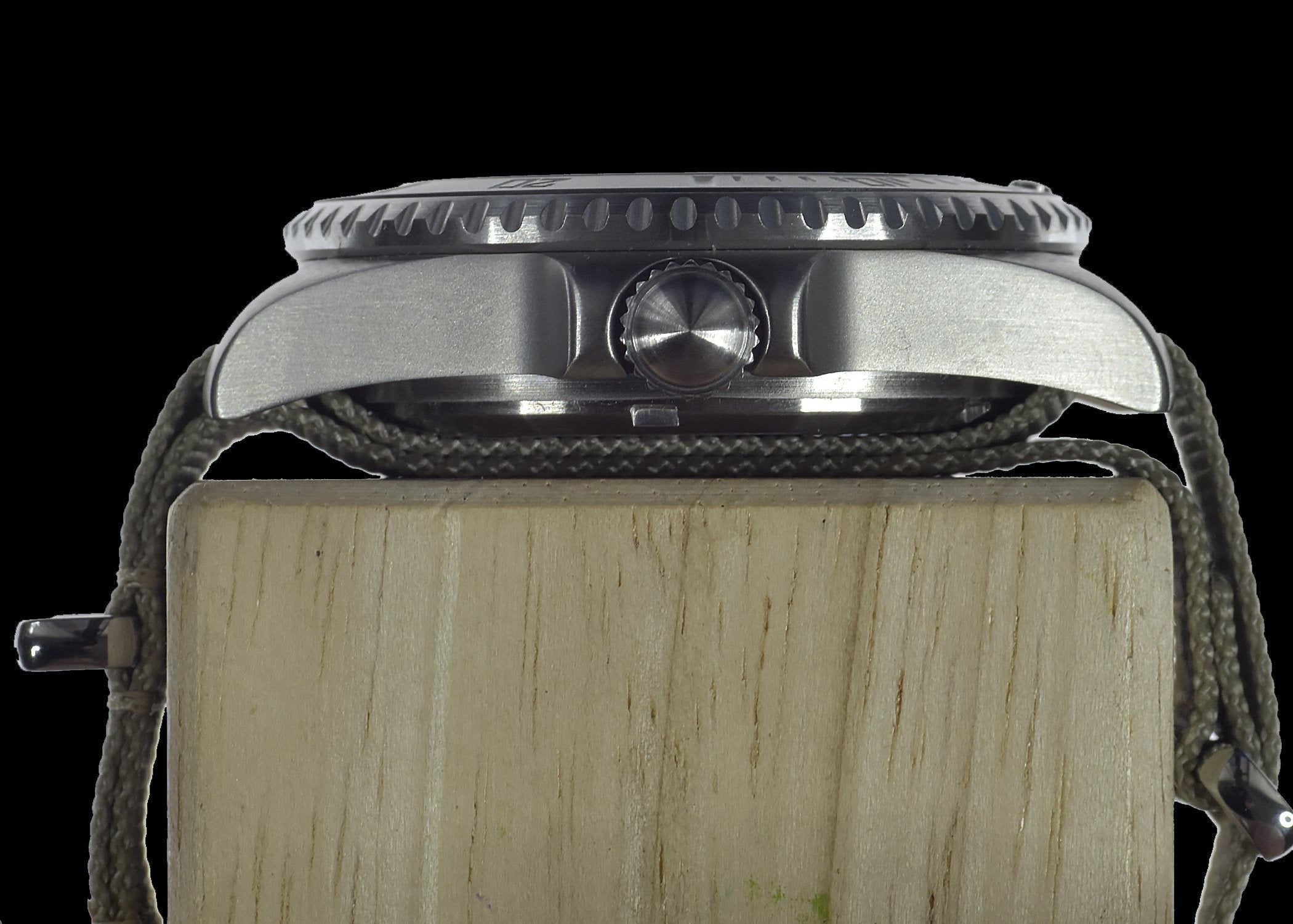 MWC 300m Stainless Steel Quartz Military Divers Watch with Tritium